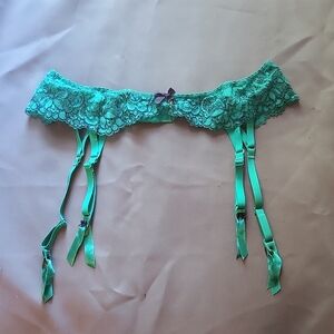 VIDA Green Lace Garter Belt with Adjustable Straps